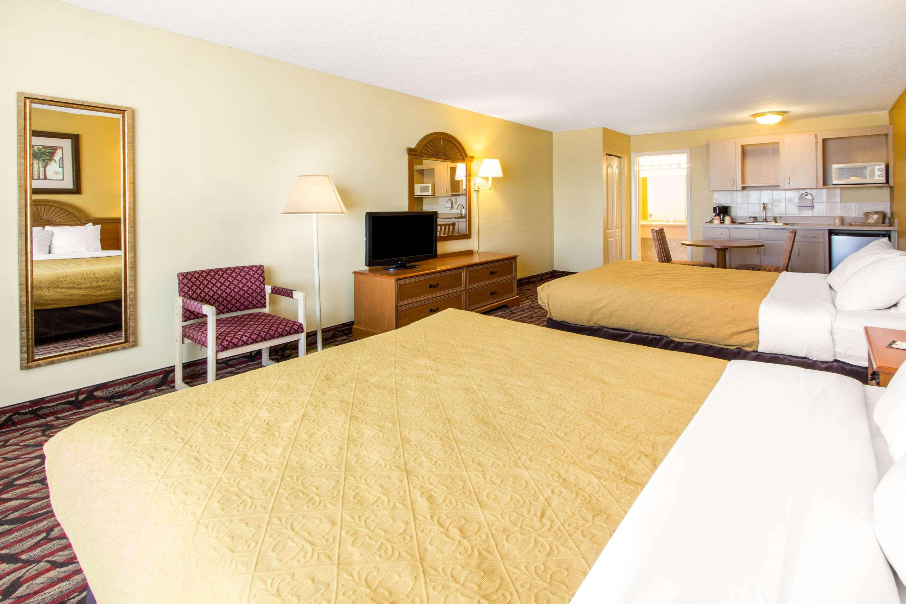 Rodeway Inn Central Clearwater Beach Exteriör bild